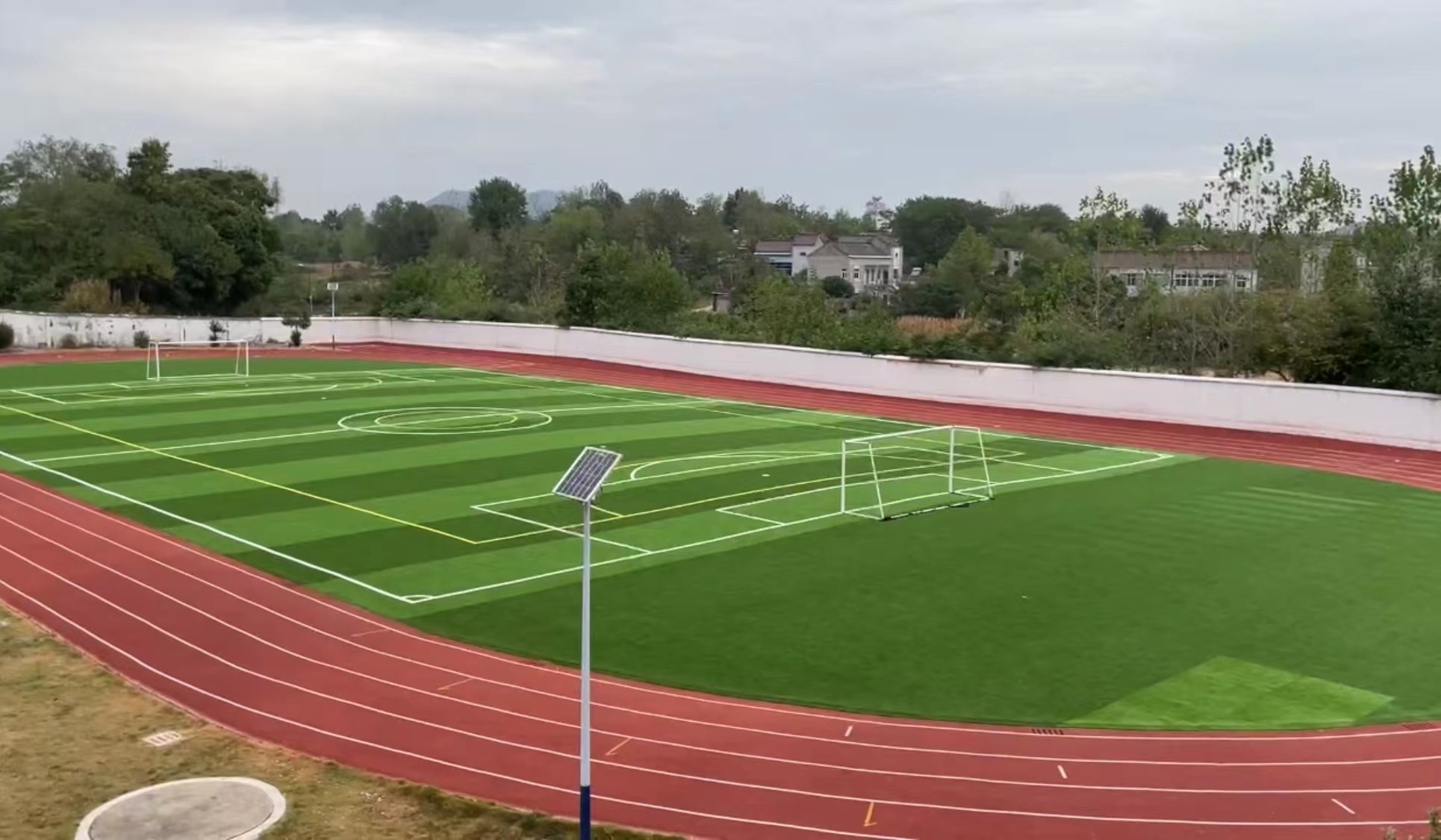  p data-id="gn8hla2r4q">怀宁县平山初级中学,位于安徽省怀宁县平山