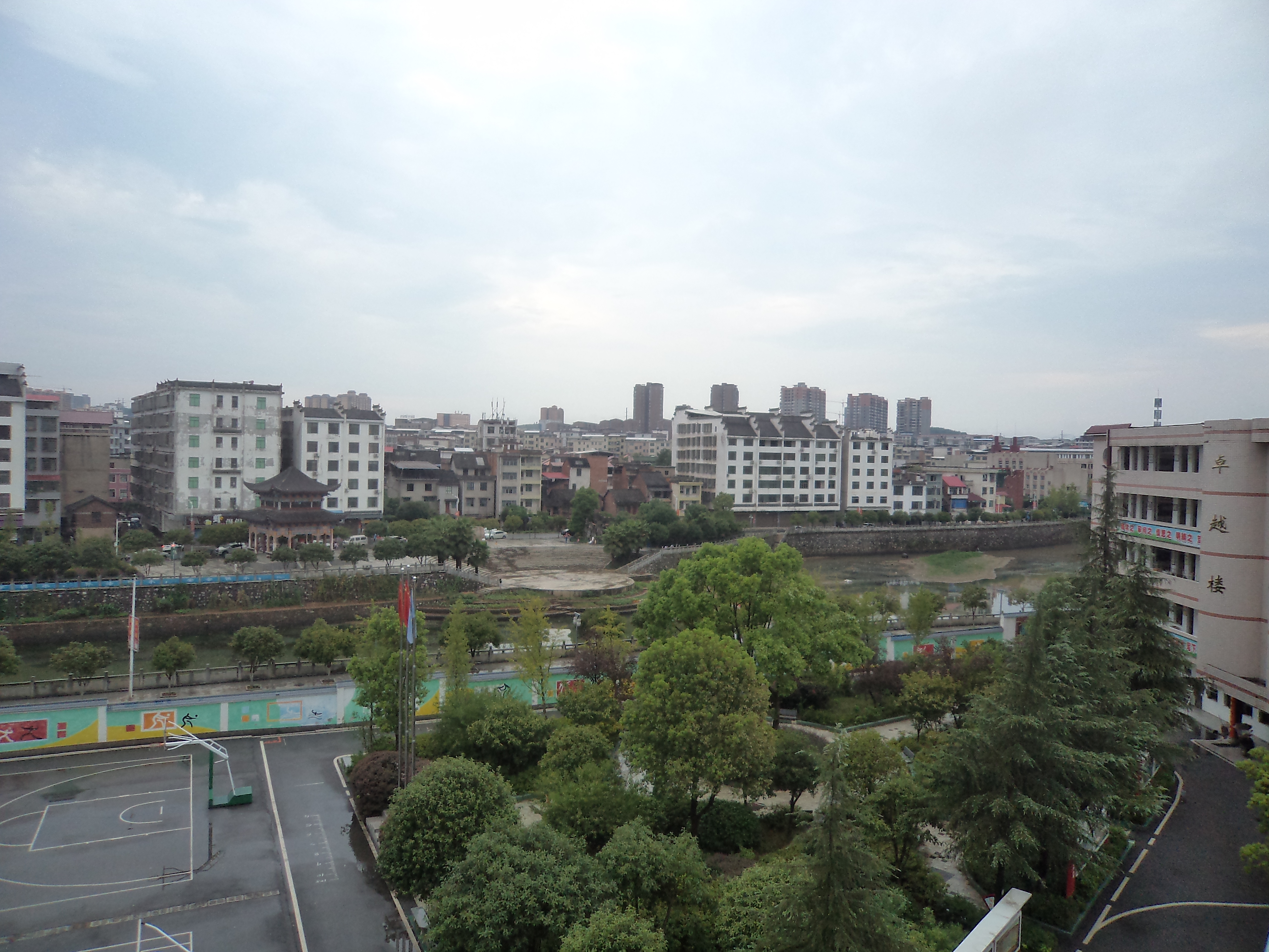  p>常宁市合江中学是省级重点中学 a href="#" data-lemmaid="5662158