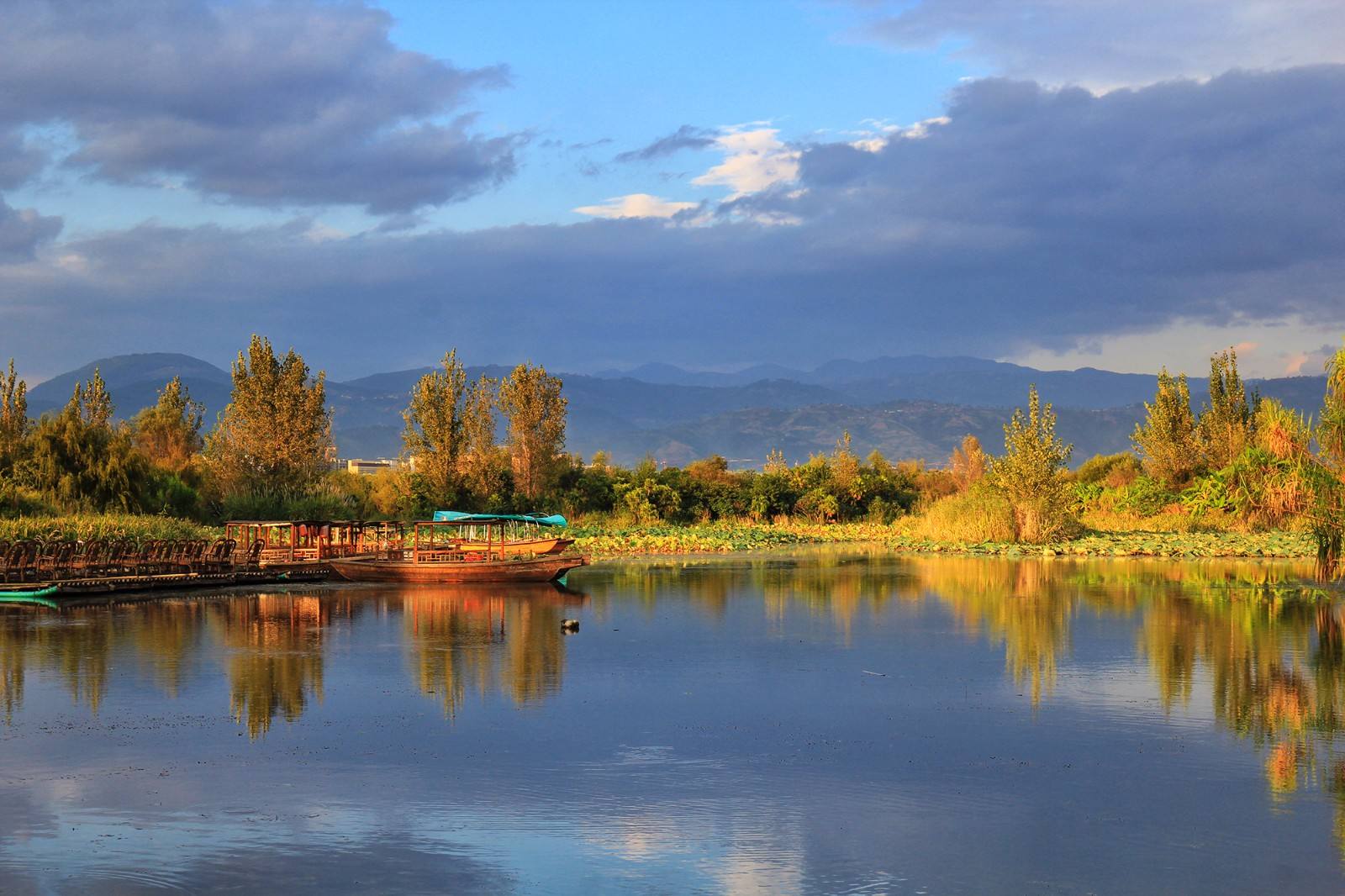  p>邛海国家湿地公园是经国家林业局批准建立并公布的具有较高生态