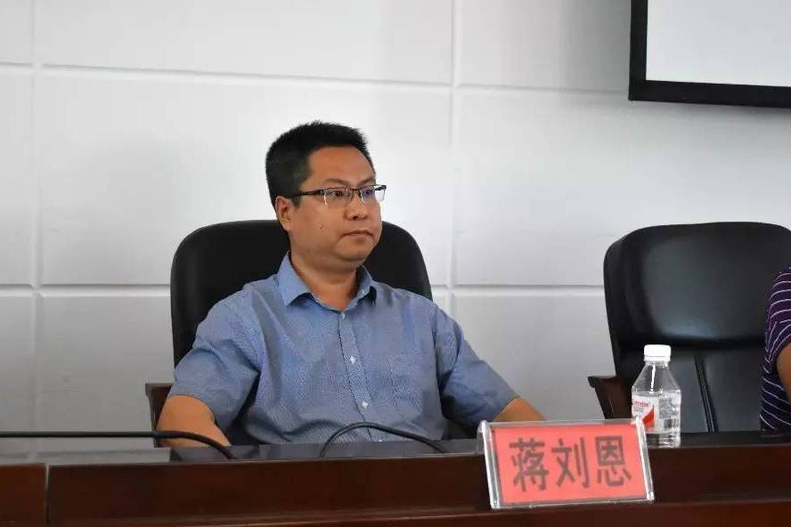  /p> p>现任贵州省毕节市黔西市教育工委副书记,教育科技局党委书记.