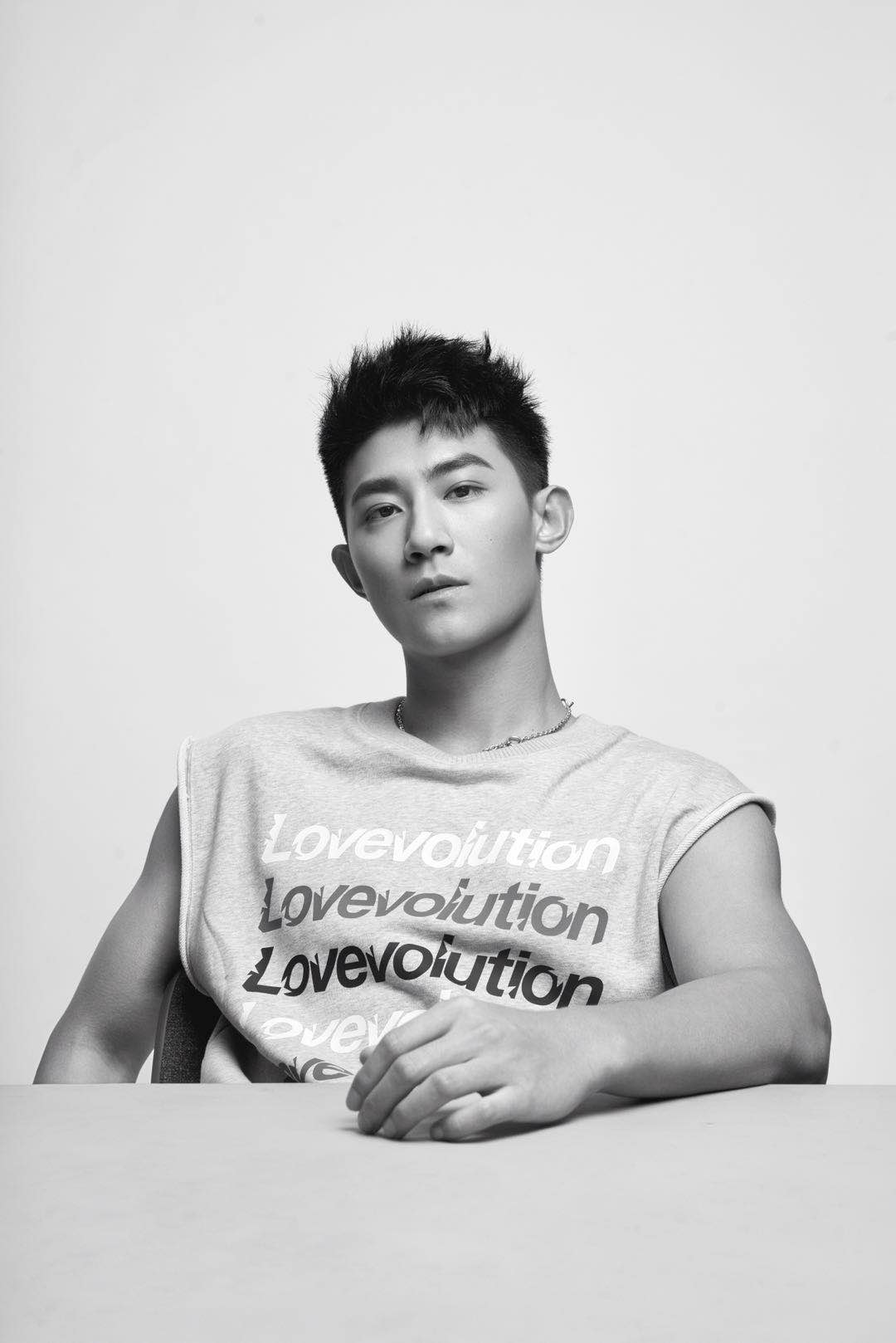 14z">黑泽,原名李泽,1998年9月27日出生于北京市,中国内地影视男演员