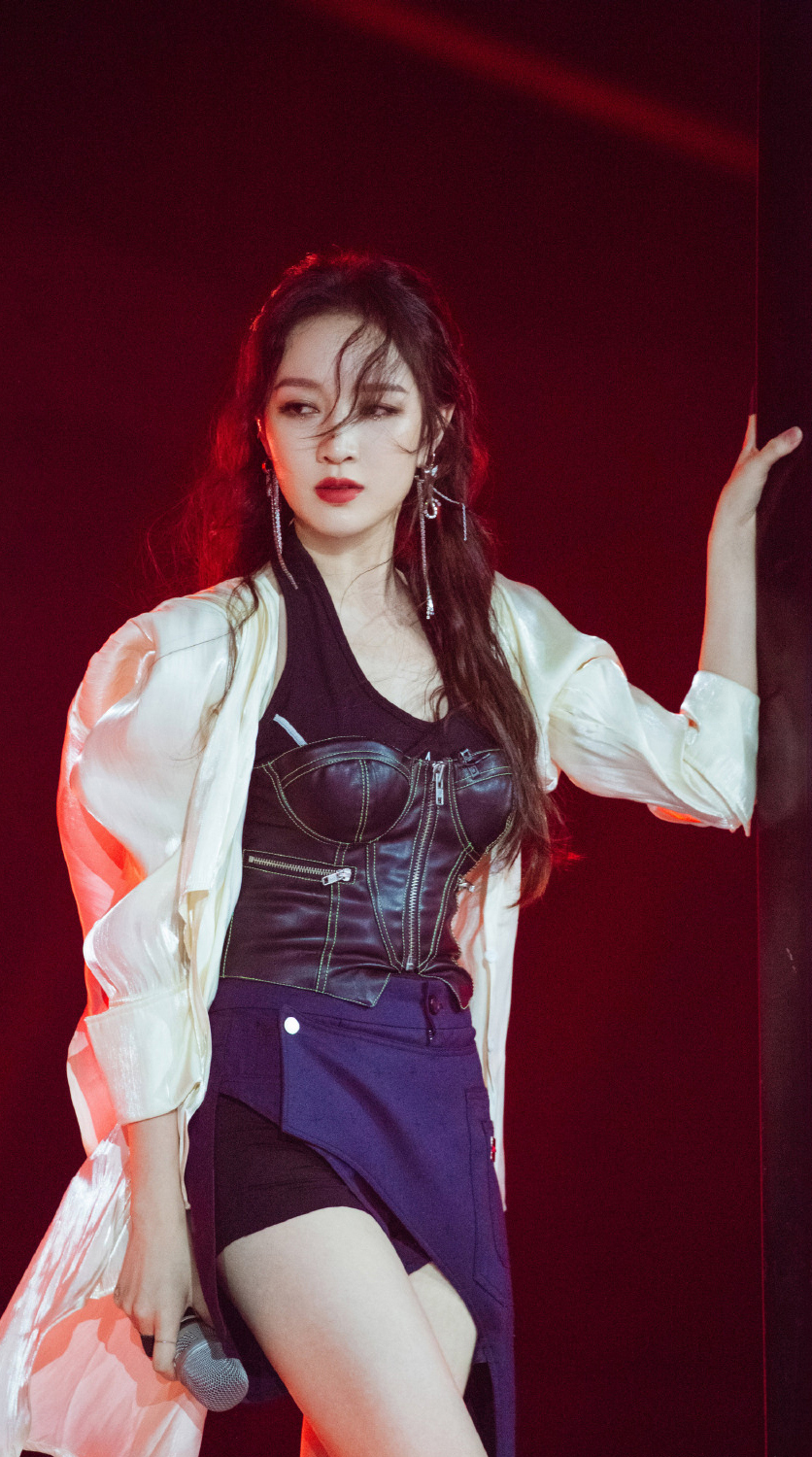  p>孟佳(jia) ,1989年2月3日出生于湖南省娄底市,中国内地女歌手,演员