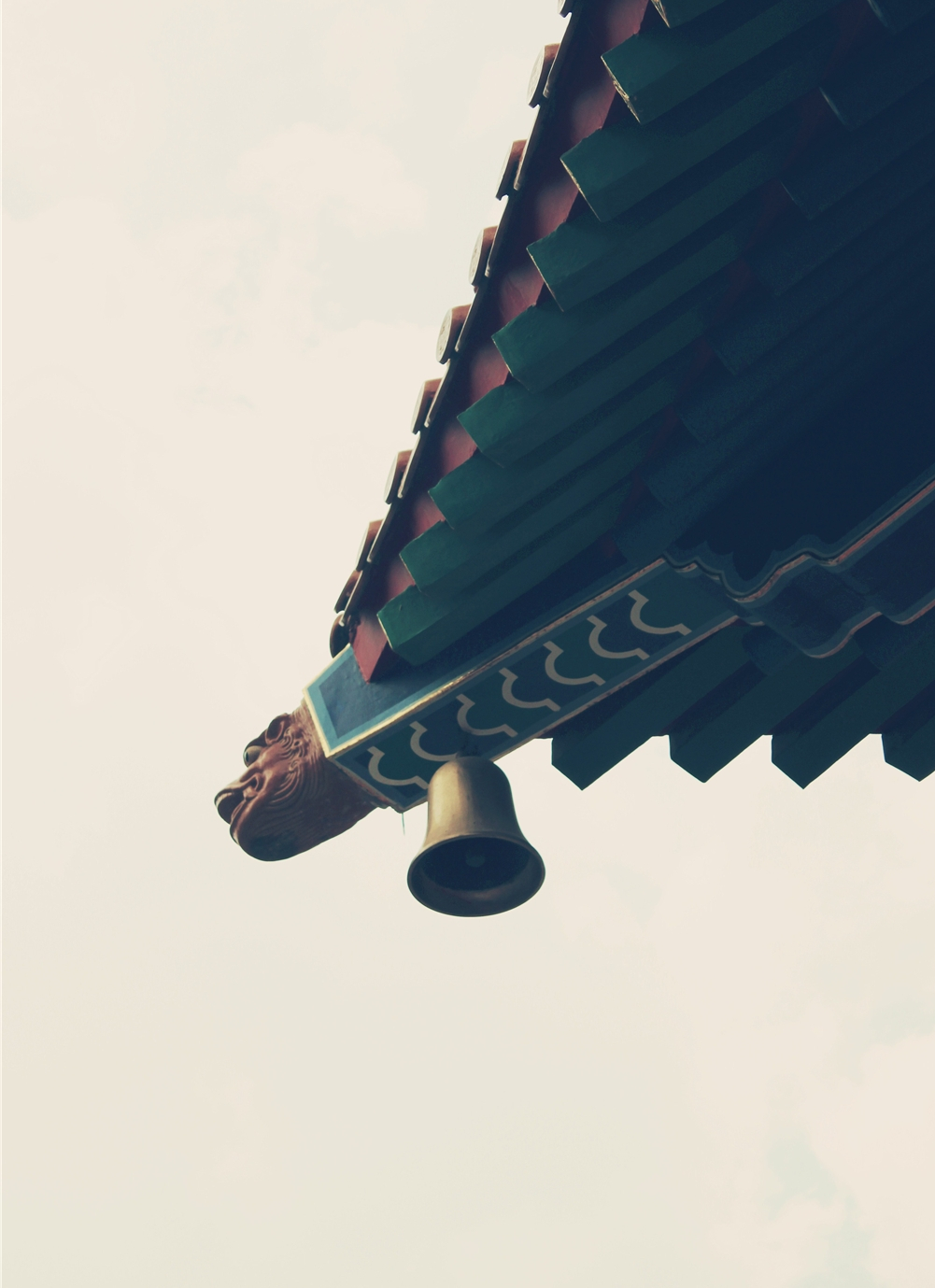  p data-id="go0fowavp6">屋檐,汉语词语,拼音是wū yán,意思是房屋