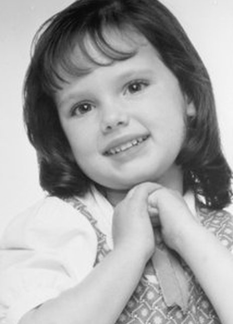  p>brittany ashton holmes,演员,1994年参演电影《小淘气》,1996年