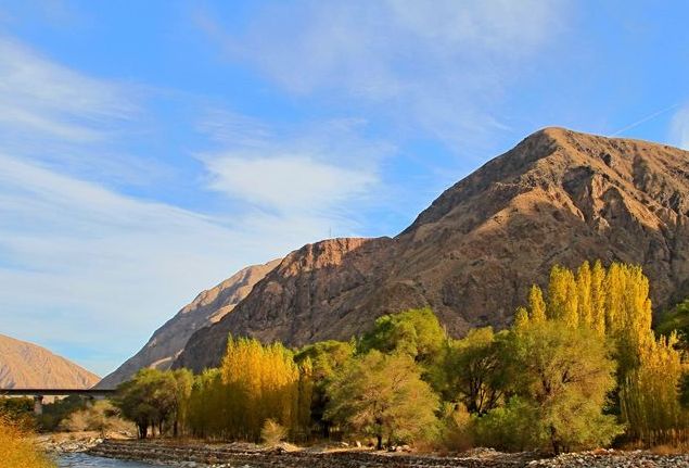  p>巴仑台镇,隶属于新疆维吾尔自治区巴音郭楞蒙古自治州和静县,地处 