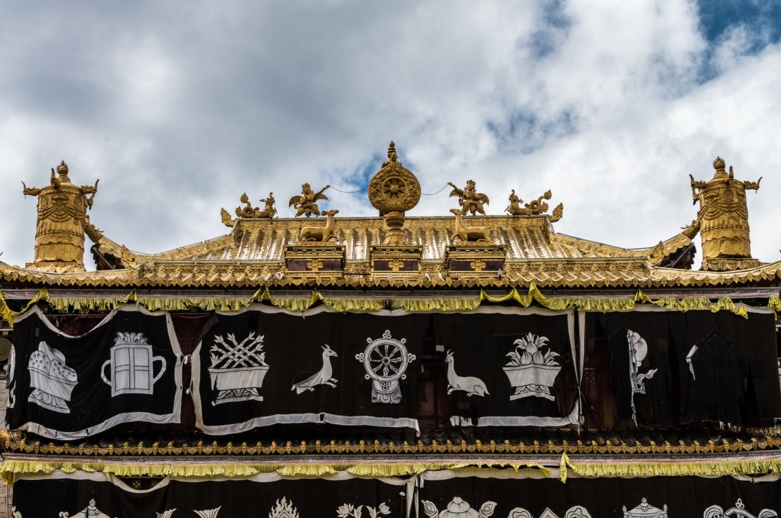  p>大藏寺位于马尔康县城正北,距成都市约500公里,位于海拔三千米以上