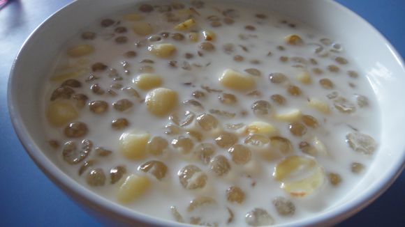 莲子牛奶西米露