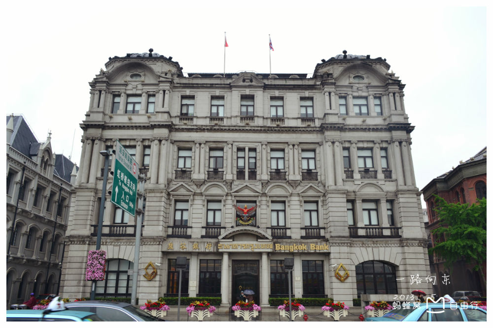  p>外滩万国建筑博览群英文名称为exotic building clusters in the