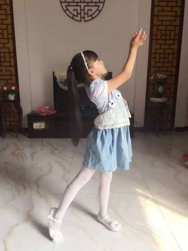 144">贾一诺,女,汉族,2008年7月3日 出生于安徽省合肥市,童星,小演员