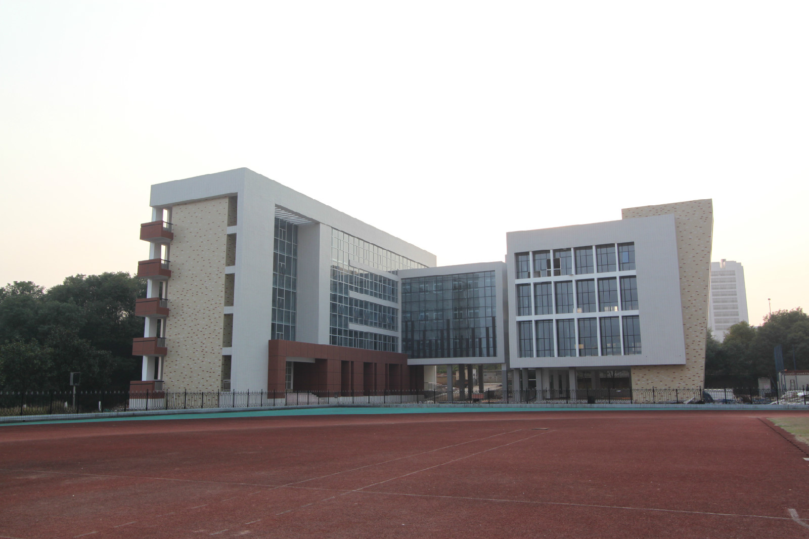  p>长沙县实验中学创建于1995年,为纪念老一辈无产阶级革命家,始名为"