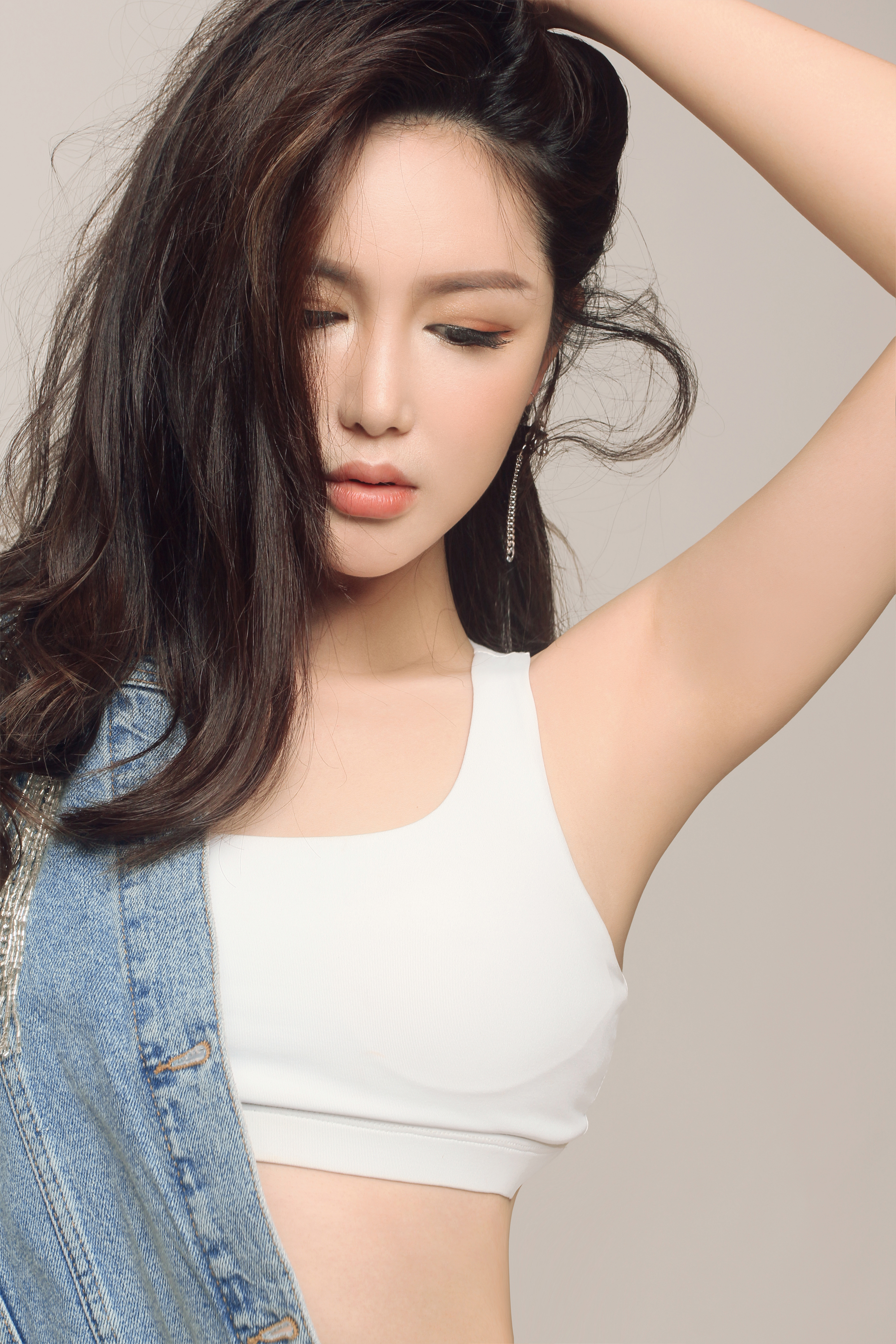  p>郑舒尹(suby cheng),1985年1月16日出生于中国台湾,美籍华裔电子乐