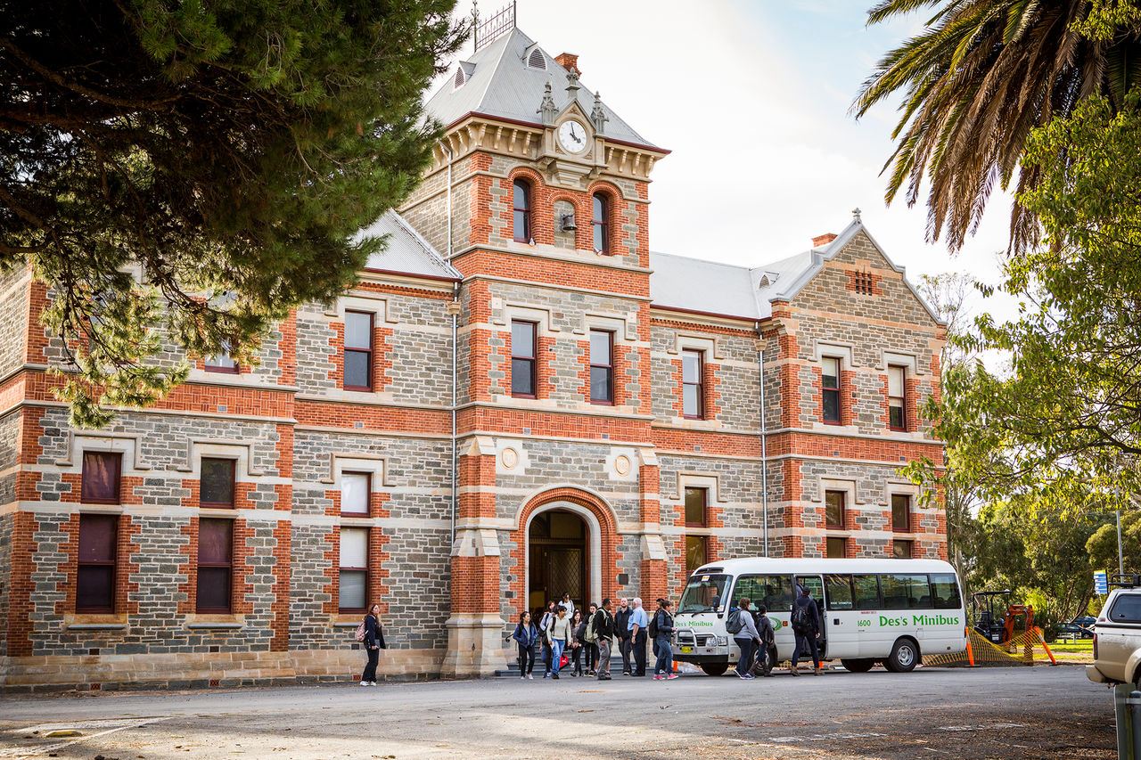  p>阿德莱德大学(the university of adelaide),简称阿大,坐落于 a