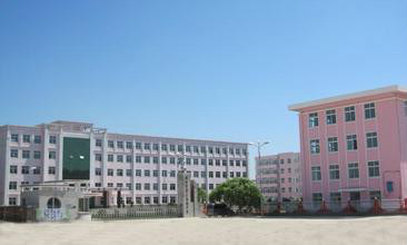  p>朝阳市第三高级中学始建于1985年,原名朝阳市龙城区高级中学,1996