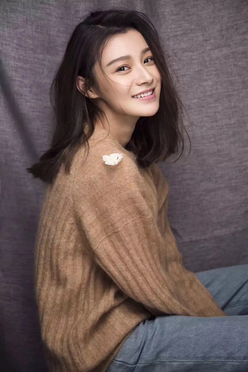  p>陈秋伶,1994年10月出生于湖北荆州,中国内地   年女演员,毕 span