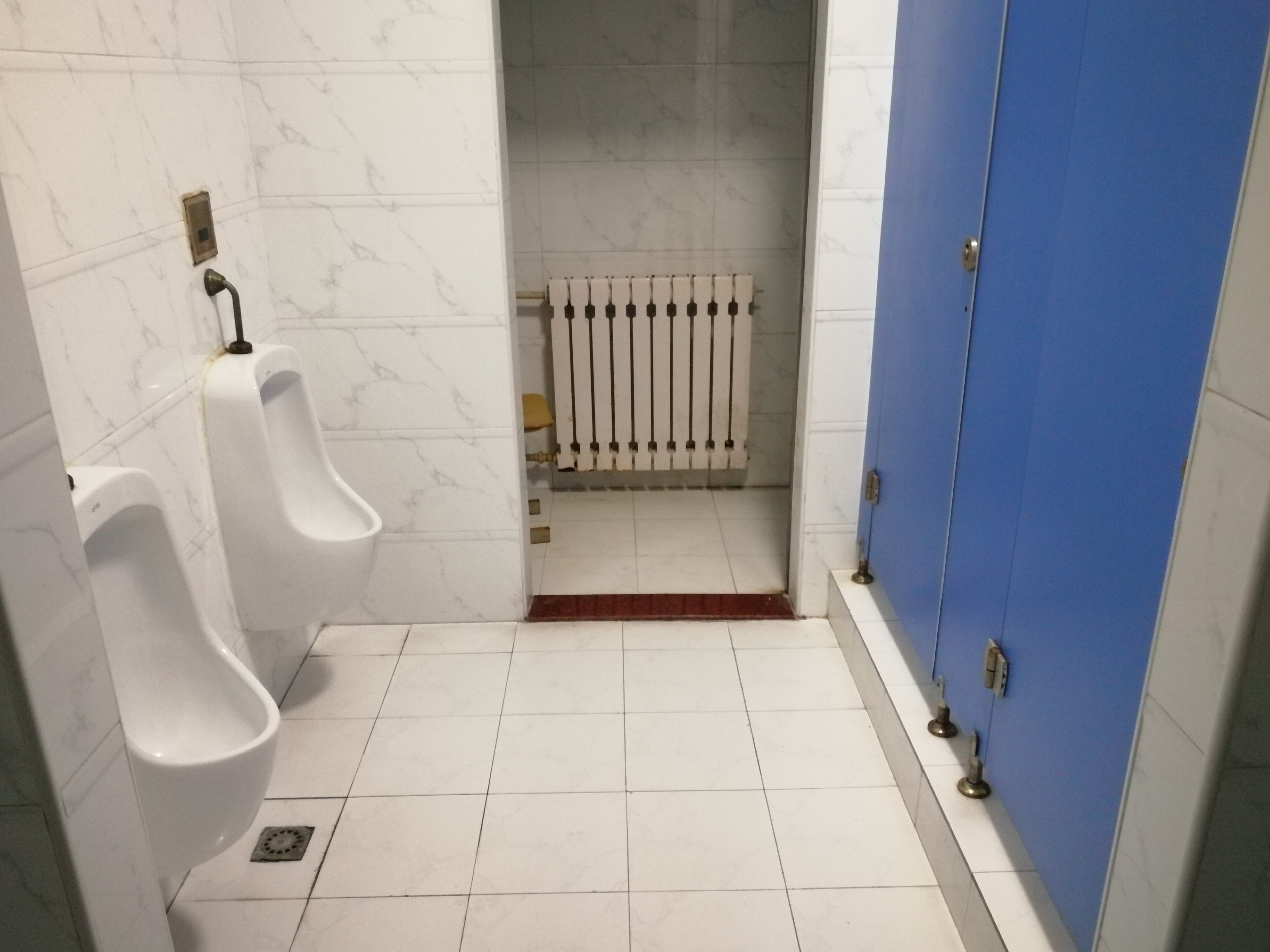 在全国大城市中,率先倡导在南京开展了一场"公厕革命"