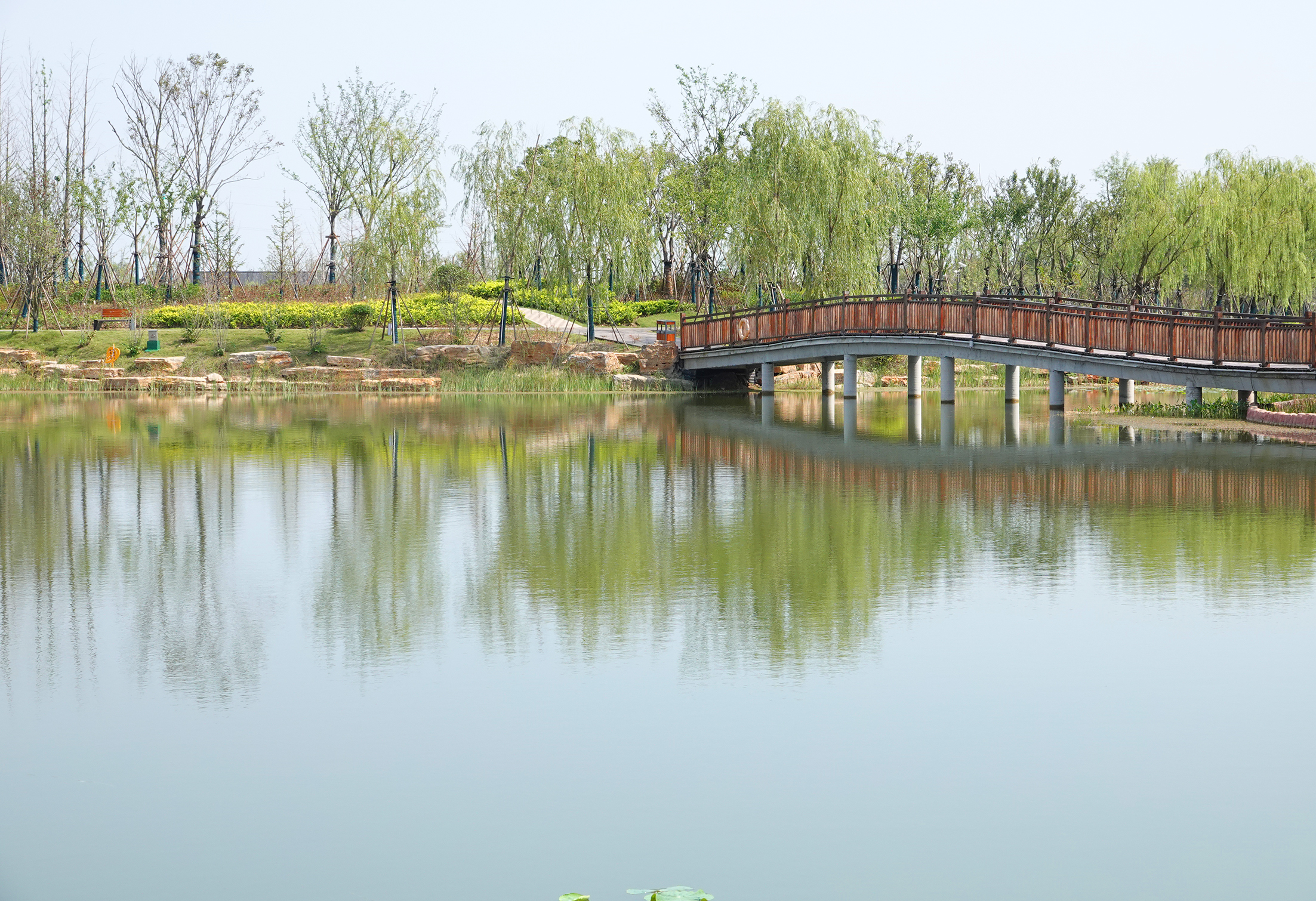  p>千鹤湖(原盘石头水库)又名仙鹤湖于鹤壁市区西北部20公里处的大河