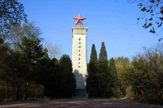 锡矿山革命烈士纪念碑