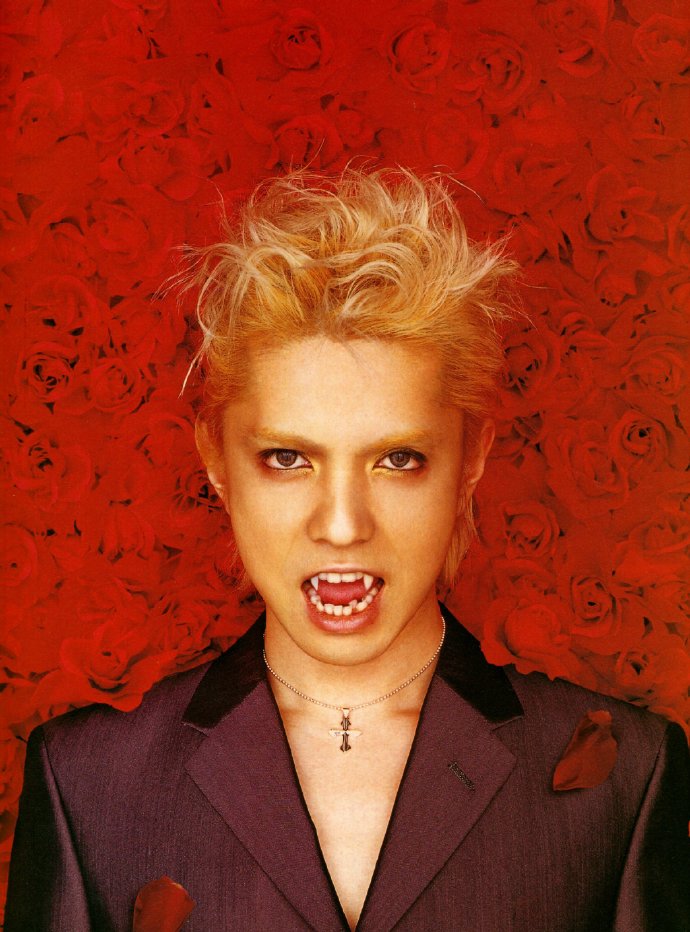  p>hyde,本名"宝井秀人",1969年1月29日出生于日本和歌山县和歌山市.