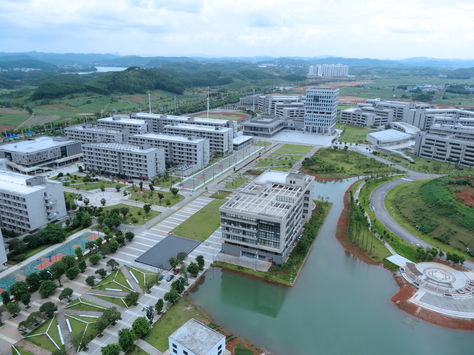  p>柳州铁道职业技术学院,是一所公办 a target="_blank" href="/item