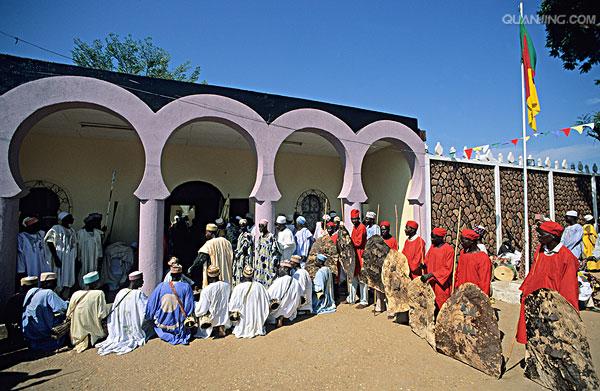 république du cameroun)通称 b>喀麦隆 /b>,是位于非洲中西部的单一