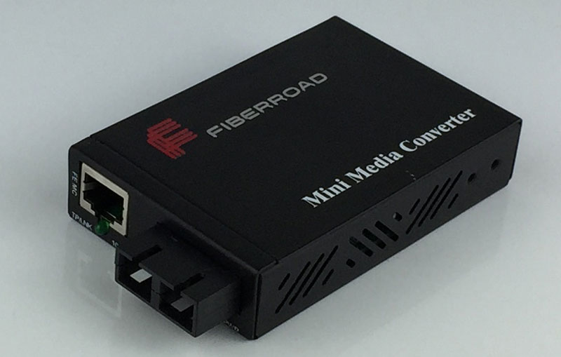 由于包格式不同,导致数据无法传送,于是网络间连接设备就充当"翻译"的