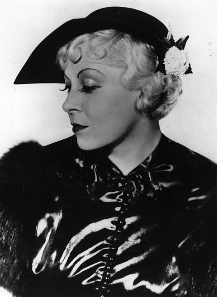  p>梅·韦斯特(mae west,1893年8月17日—1980年11月22日),出生于纽约