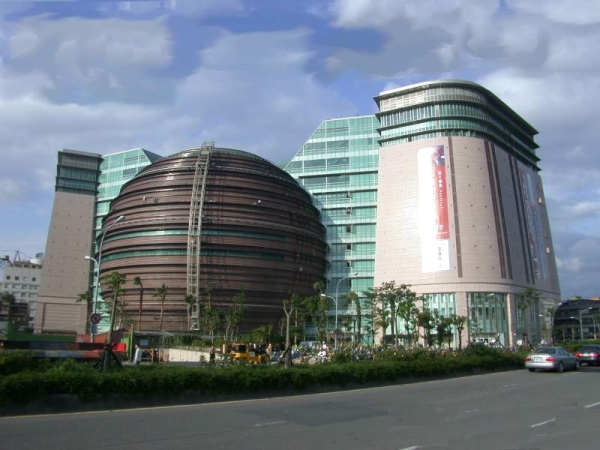  p>京华城是一座全新的国际级都心型观光休闲购物中心,2001年11月正式