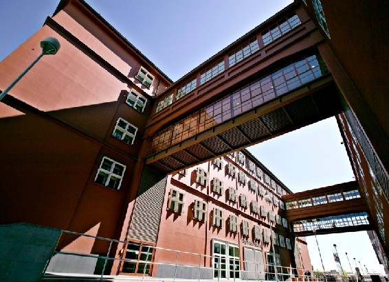  p>米兰比可卡大学(milan bicocca university)建于1998年,位于意大利