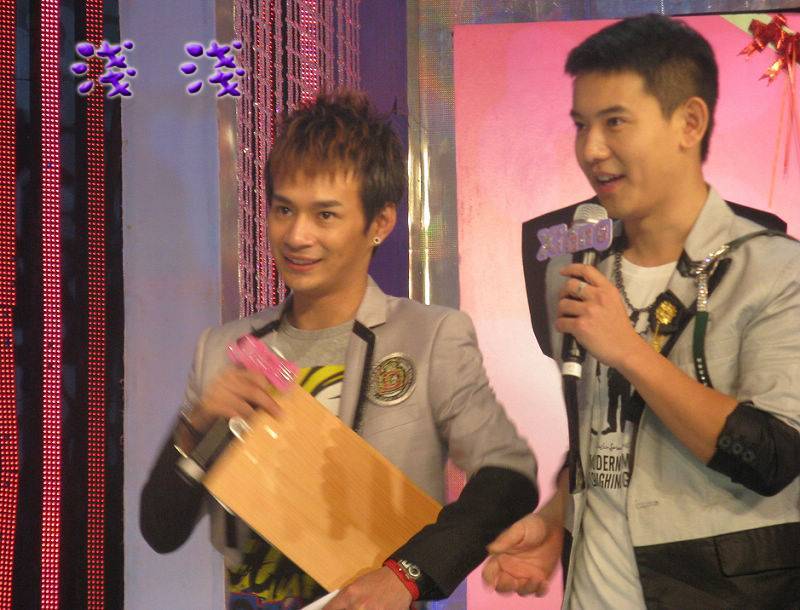 申东靖