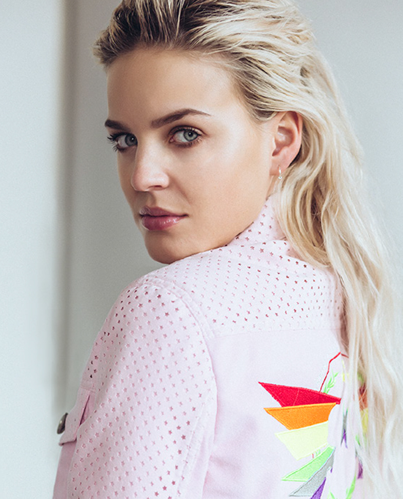  p>阿内-玛丽(anne-marie),1991年4月7日出生于英国埃塞克斯郡,英国