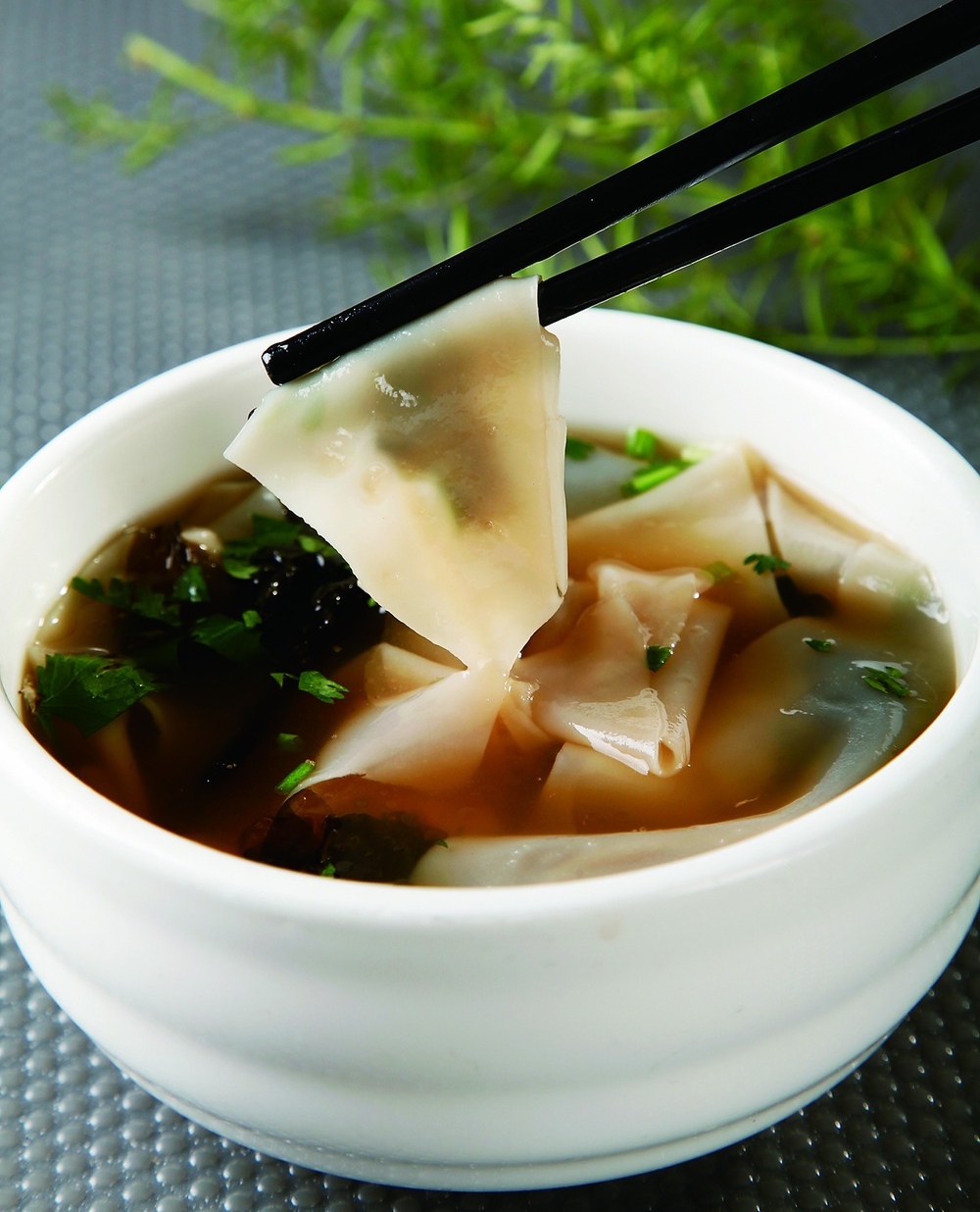  p data-id="gnbvauvvoh">酸汤面叶,是一个以