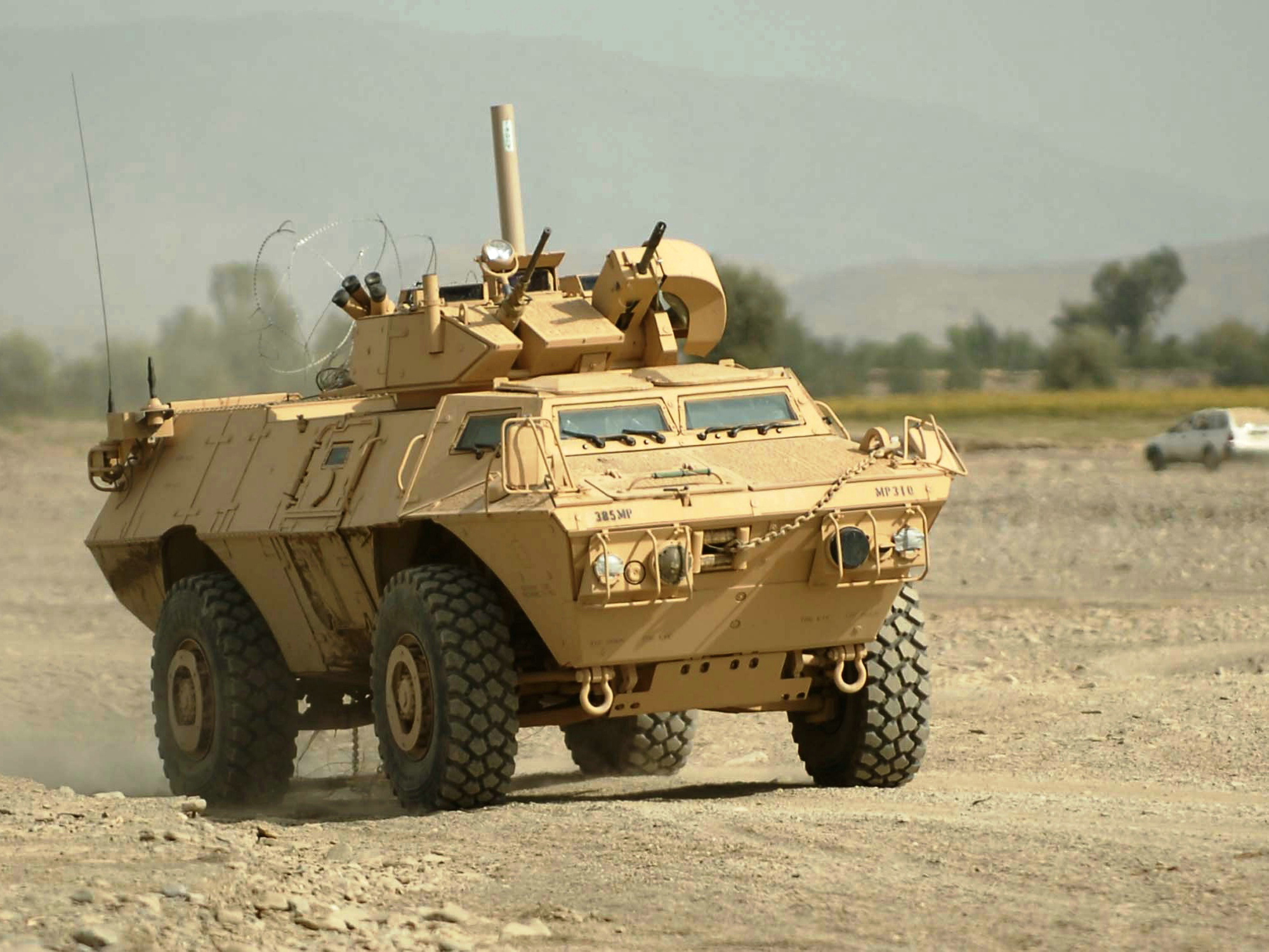  p>m1117装甲车(中文代号: b>卫士 /b>,英文: b>m1117 /b>  b>