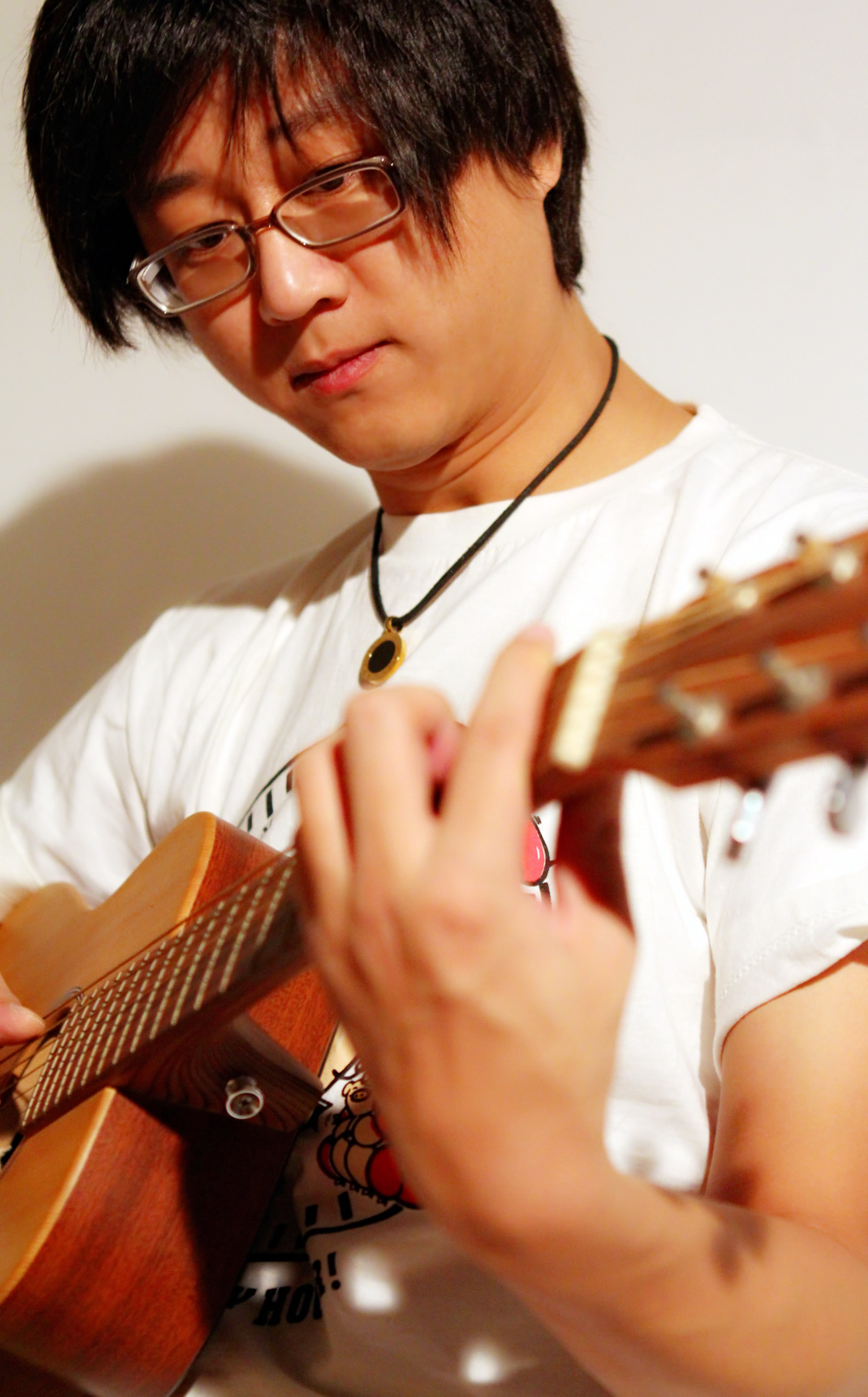  p data-id="gnwlp8lyq5">金晓,又名馒头,中国内地创作型男歌手, a