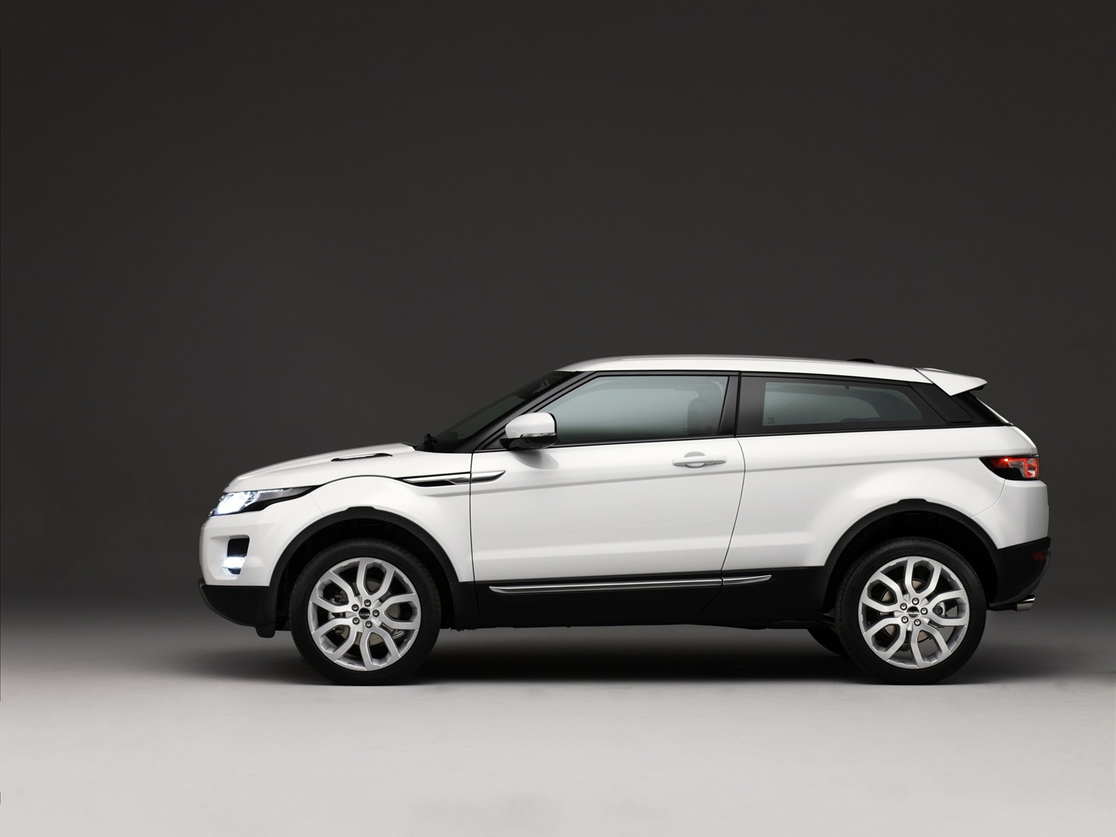  p>路虎(landrover),英国豪华全地形suv品牌, a t