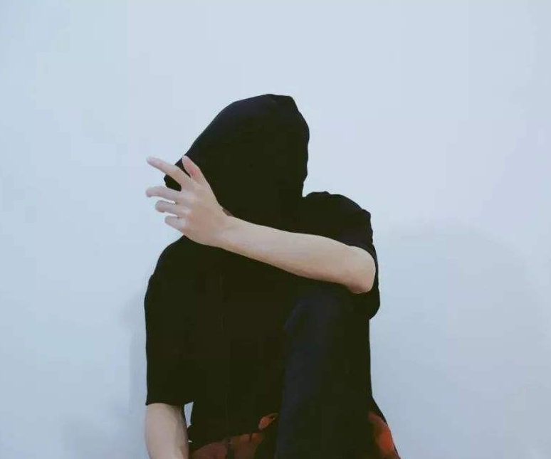 黑脸v是最早玩抖音技术流的用户之一,他的每个视频