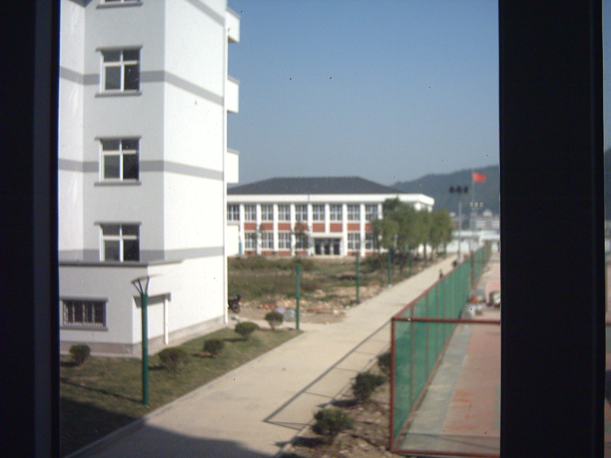  p>安吉县孝丰镇中学创建于上世纪60年代末,前身为孝丰公社中学,坐落