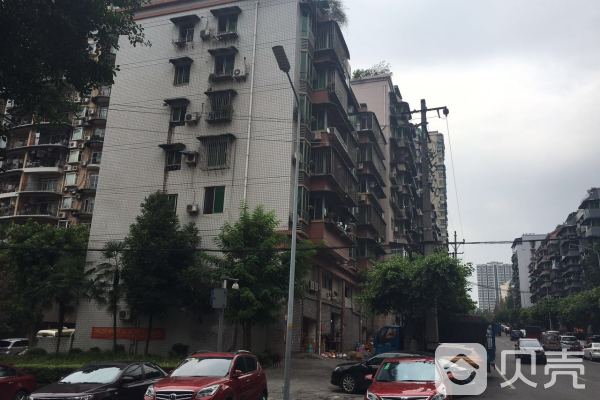 富兴龙庭苑位于重庆市渝北花园新村,共计房屋64户.