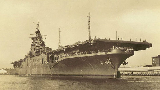 张伯伦湖号航空母舰