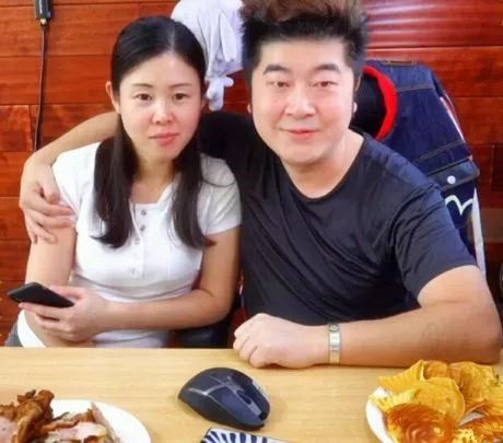 别名巨婴,大师,浙江温州人,是斗鱼夫妻主播