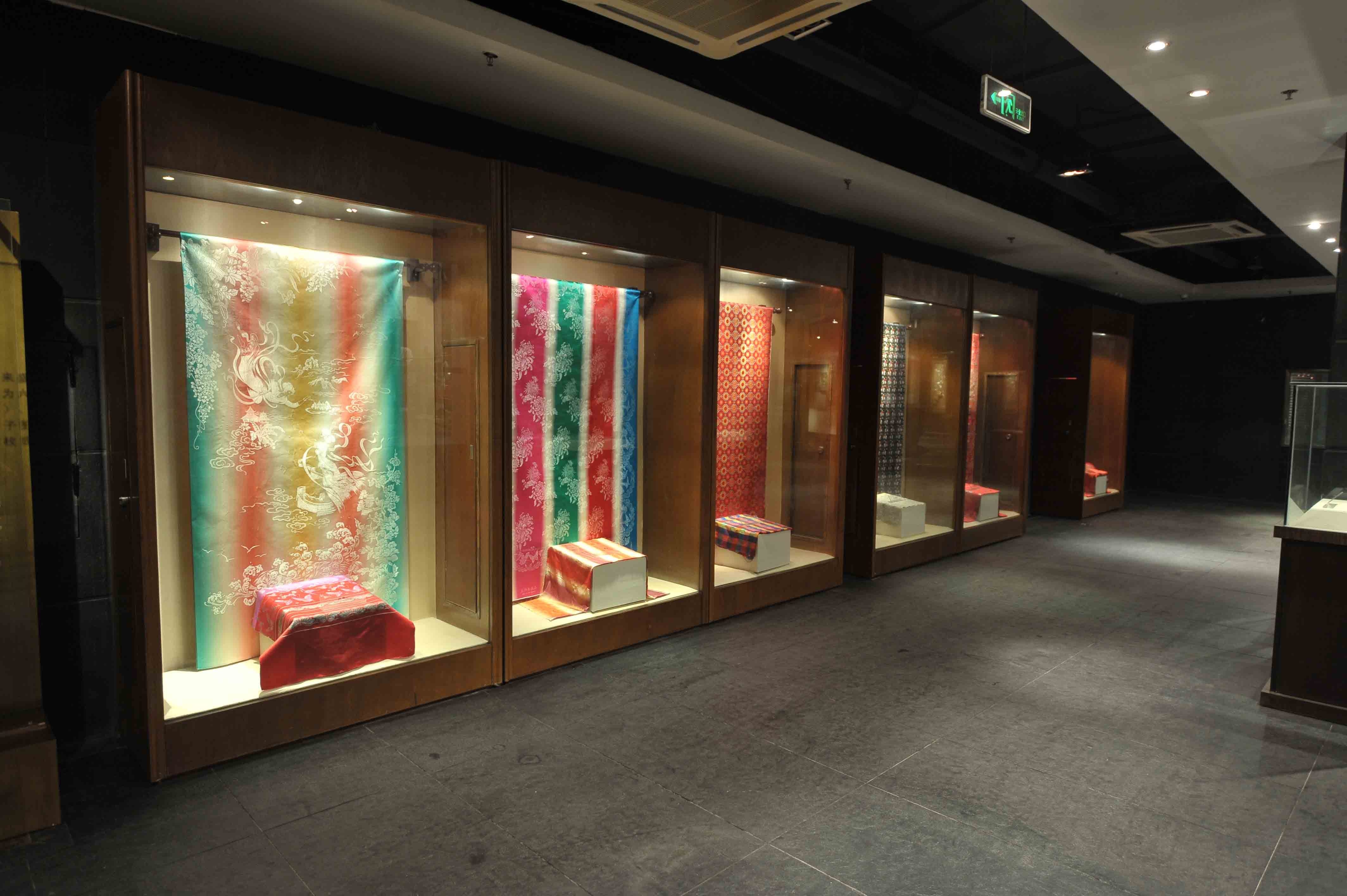  p>蜀锦,四川省成都市特产,中国国家地理标志产品.