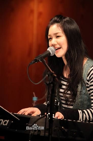  p>奥村初音,日本著名女歌手与演员,2007年出道,至今仍被称为乐坛抒情