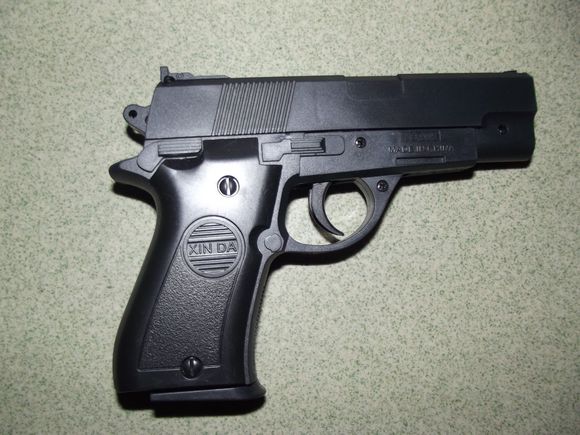 target="_blank" href="/item/仿真玩具">仿真玩具 /a>的一种,道具枪