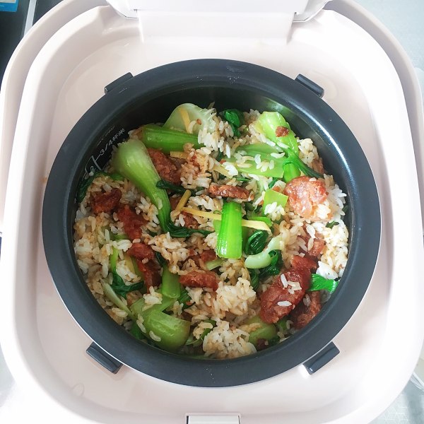 电饭煲焗腊味饭