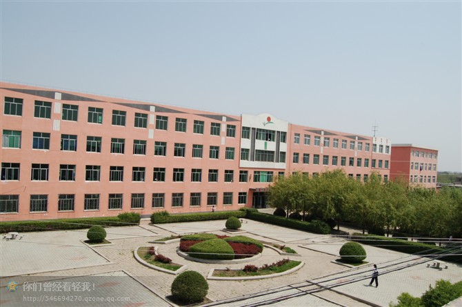  p>大洼县第二高级中学坐落于交通便利的古镇田庄台西郊,是一所全日制