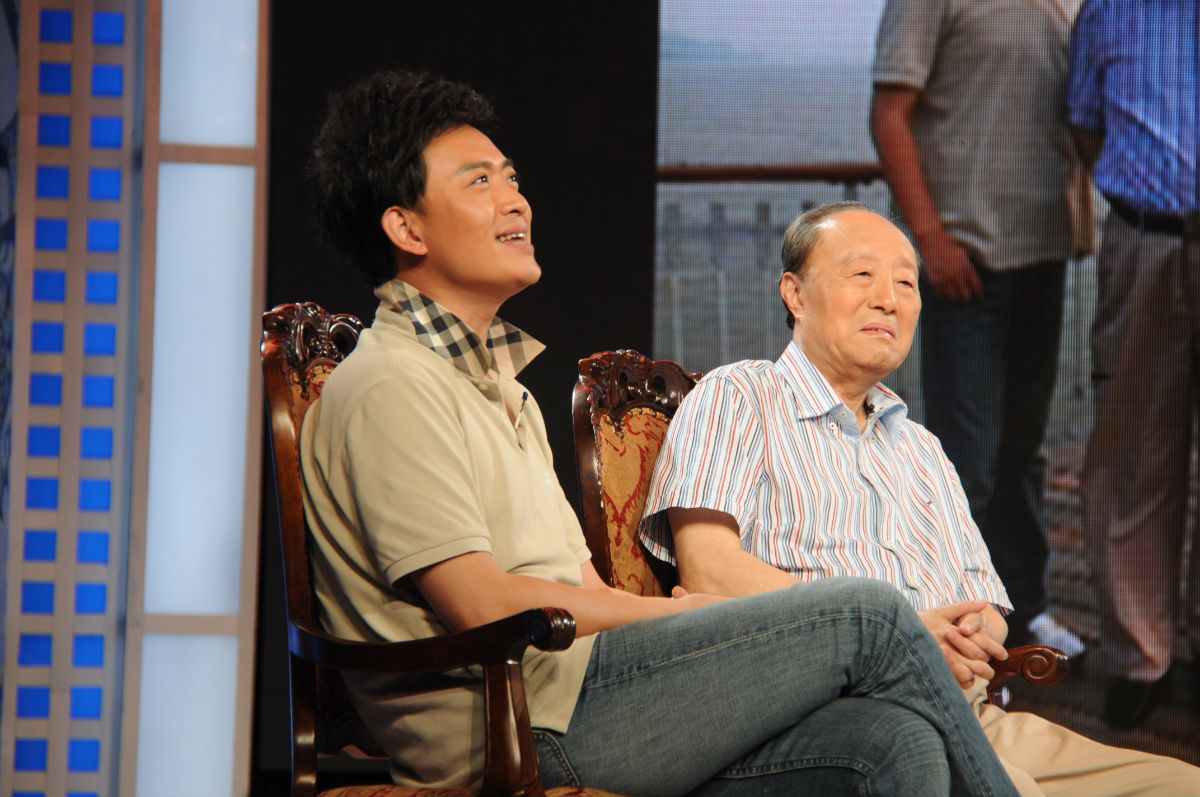 《背后的故事》是 a target="_blank" href="/item/湖南卫视/220836"