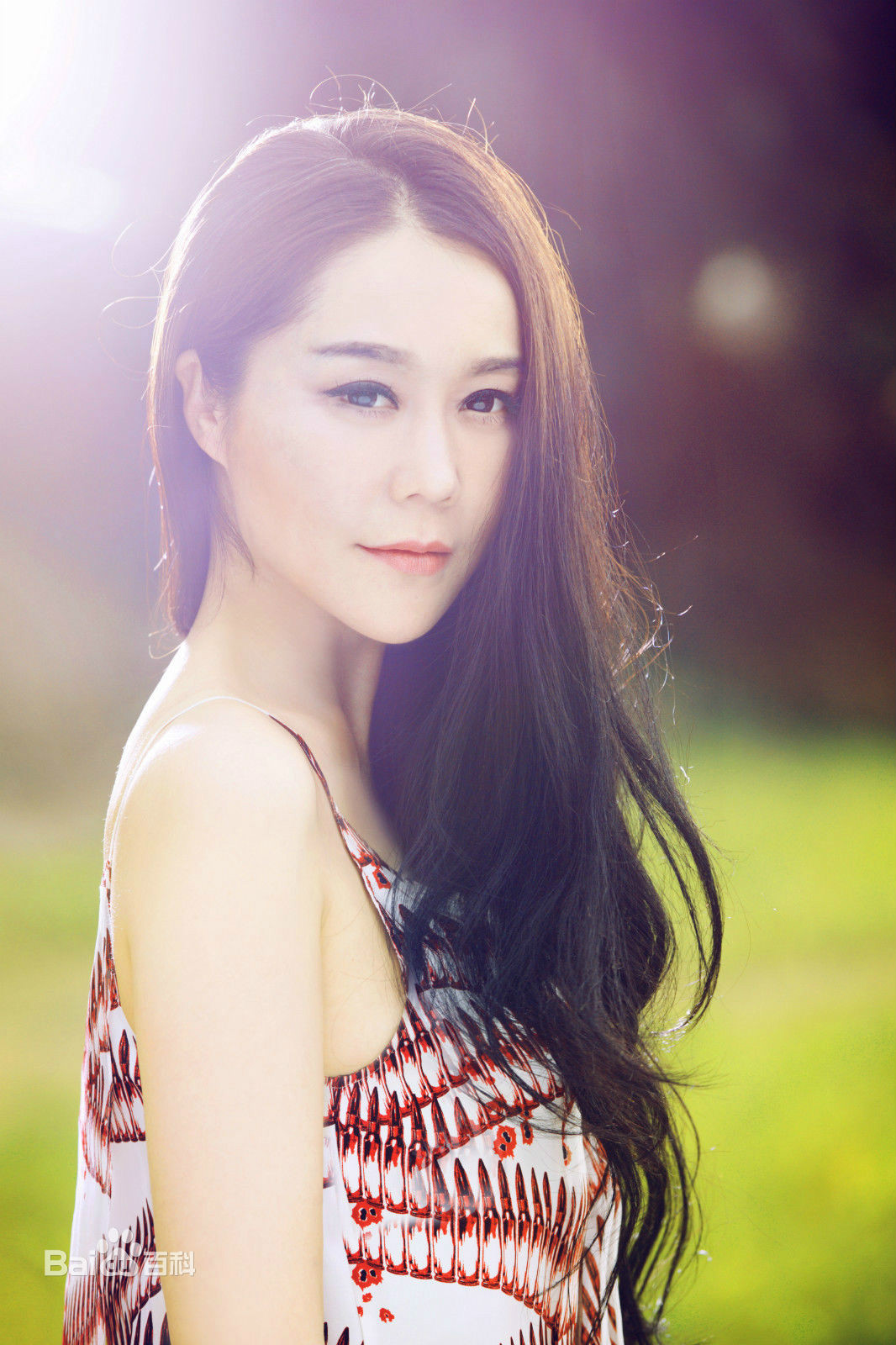  p>《世界》是由中国女歌手 a target="_blank" href="/item/王菲菲