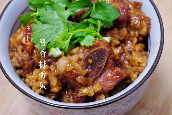 酱香排骨饭
