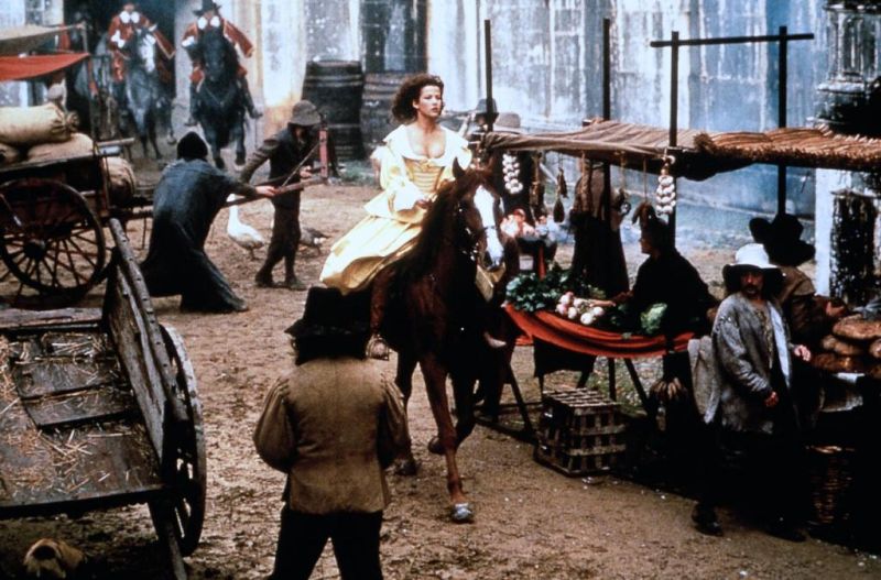  p>《豪情玫瑰》是1994年上映的法国冒险喜剧 a href="#" data-lemma