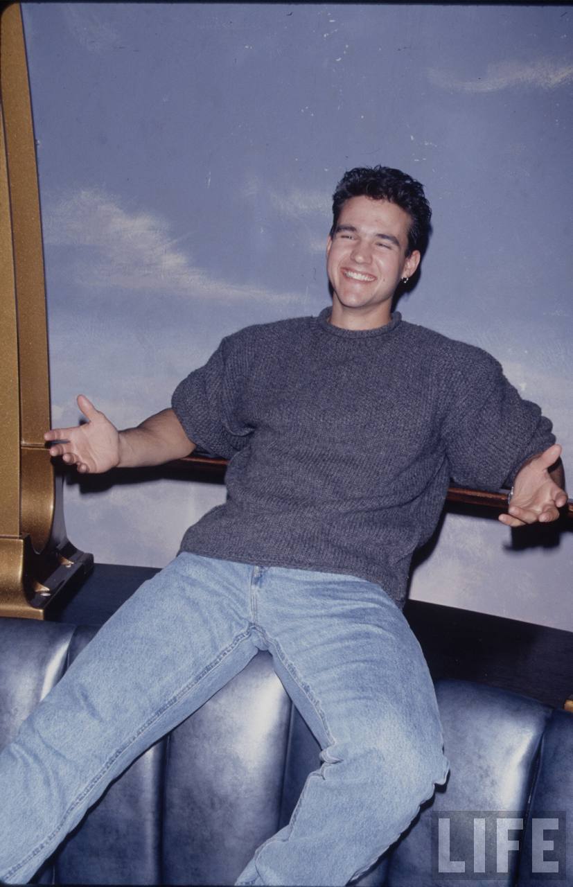  p data-id="gnwz6h6hkp">奥斯汀·圣约翰(austin st.