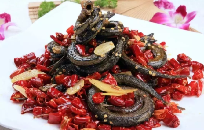  p data-id="gnbleaz664">干煸盘龙鳝是一道色香